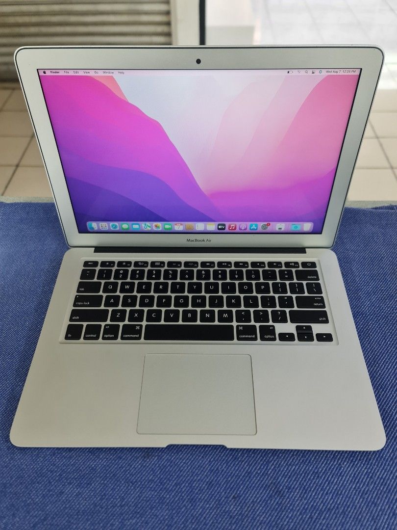 Apple MacBook Air i5 13-inch Early 2015（中古 apple MacBook Air