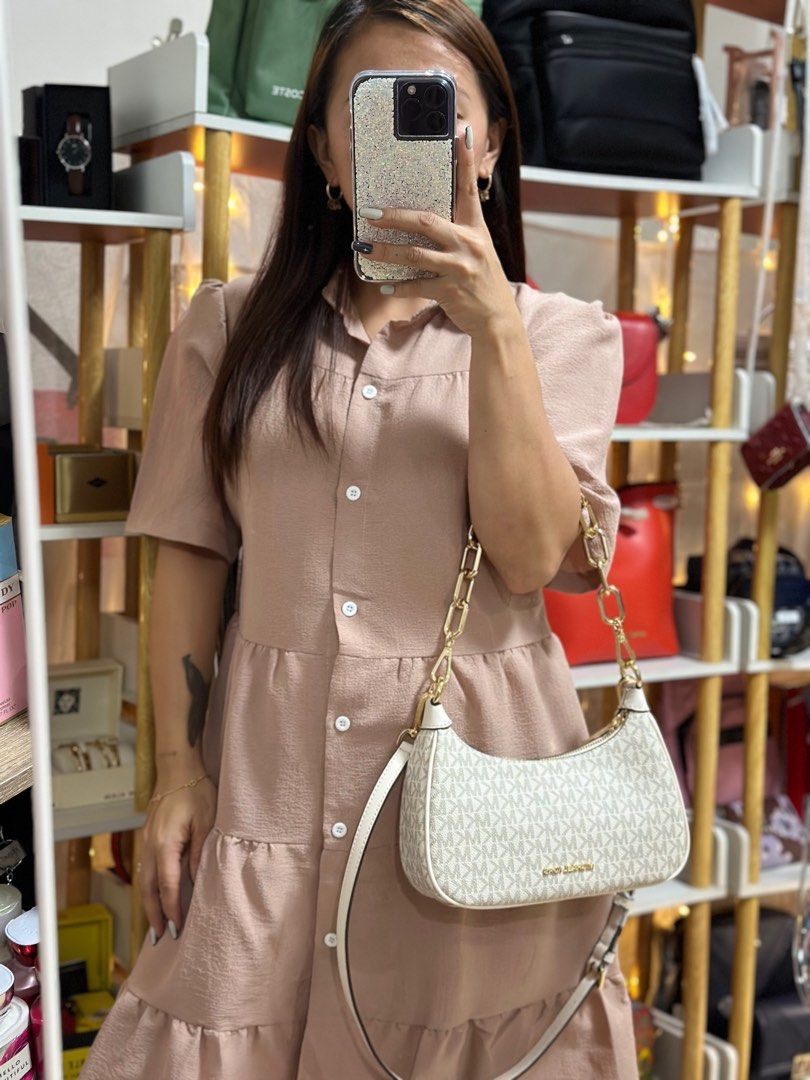mk med size cora (Category: Luxury Bags & Wallets) located in Baguio. Submitted by dhen12 (Listing ID 1318750499, Image 1). Description: .