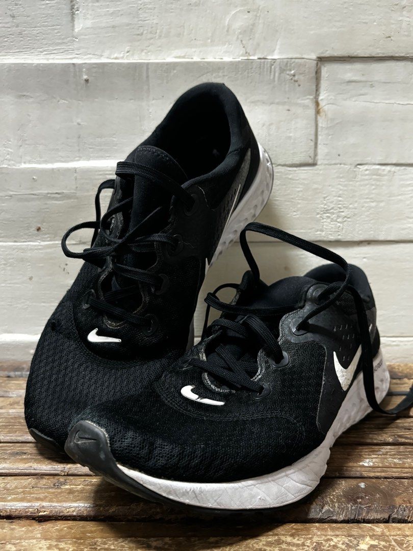 Nike Legend React (Category: Sneakers) located in Cavite. Submitted by kleaningoutmykloset (Listing ID 1318721831, Image 1). Description: Selling my Nike Legend React Size 12 US RFS di na nagagamit Negotiable Used sa gym only.
