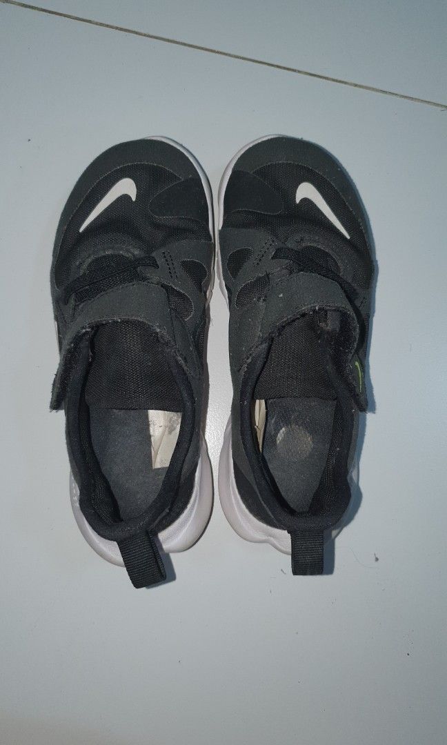 Nike shoes for kids (Category: Babies & Kids Fashion) located in Quezon City. Submitted by vertow (Listing ID 1318628170, Image 3). Description: Decluttering Sale. Preloved Nike shoes for kids. Black Size 13c - 19cm 9.5/10 condition needs wash No box.