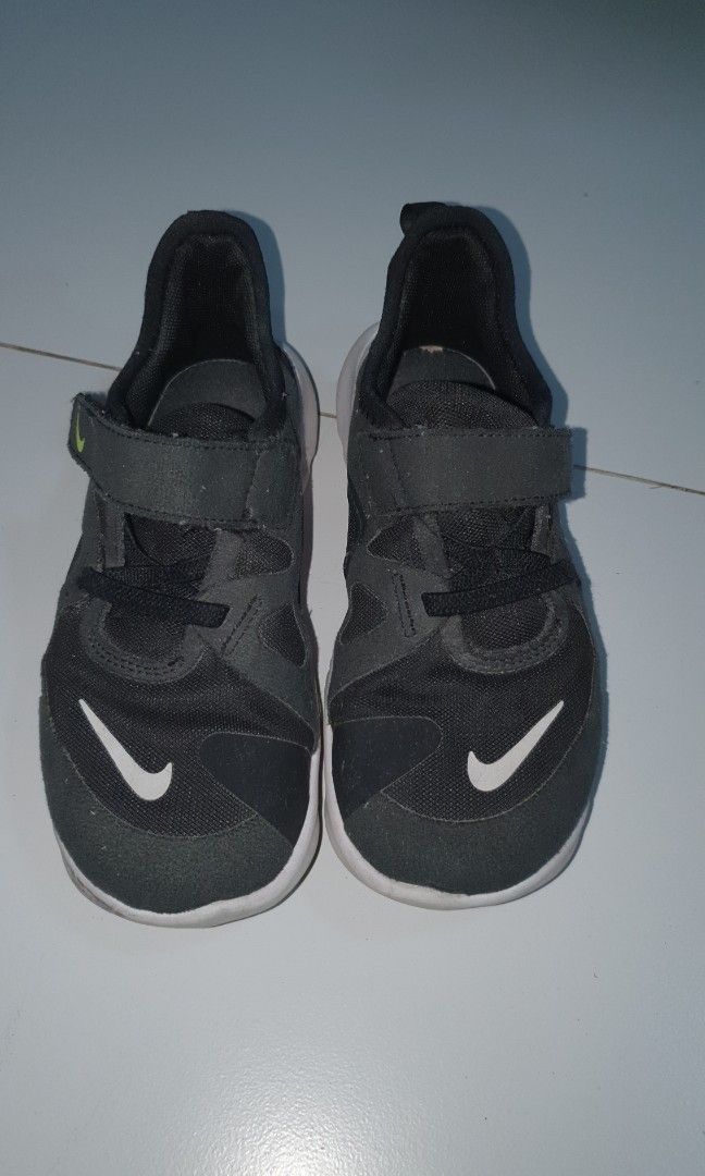 Nike shoes for kids (Category: Babies & Kids Fashion) located in Quezon City. Submitted by vertow (Listing ID 1318628170, Image 1). Description: Decluttering Sale. Preloved Nike shoes for kids. Black Size 13c - 19cm 9.5/10 condition needs wash No box.
