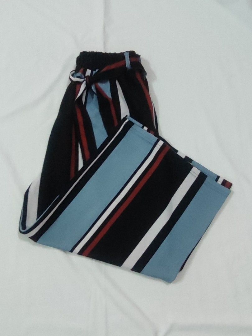 Patterned Striped Cullotes Pants (Category: Other Bottoms) located in Antipolo. Submitted by kkpunzln (Listing ID 1318722662, Image 1). Description: Size: L Brand: None Message for the exact measurements (since descriptions are based solely on the pictures; Will have to check inventory again for the exact measurements for interested buyers ☺️).