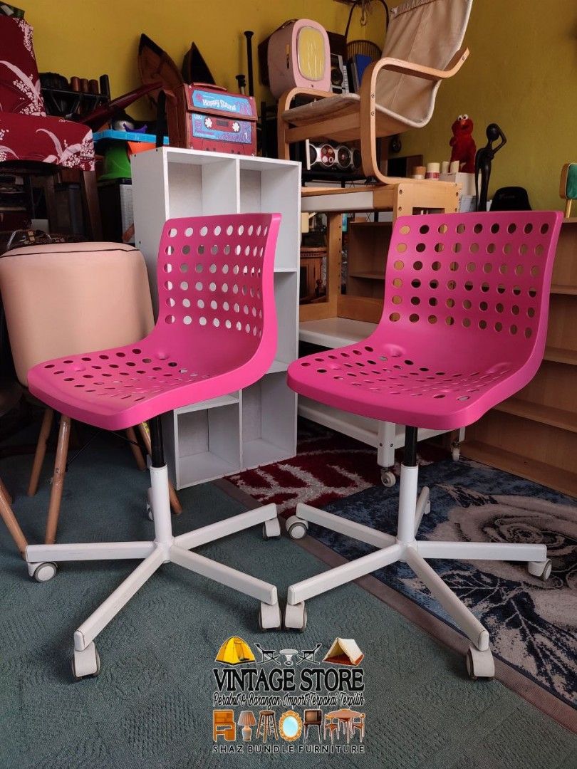 PINK IKEA SPORREN SWIVEL CHAIR