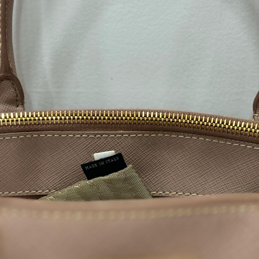 PRADA Saffiano Galleria Double zip (Category: Luxury Bags & Wallets) located in Manila. Submitted by luvluxe.mnl (Listing ID 1318674673, Image 3). Description: Authentic Medium size Double zip Saffiano leather Can fit a lot Very good condition.
