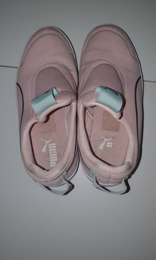 Puma shoes for kids (Category: Babies & Kids Fashion) located in Quezon City. Submitted by vertow (Listing ID 1318627894, Image 3). Description: Decluttering Sale. Preloved Puma kids shoes for girls Size 12.5c - 18cm 9.5/10 condition needs wash No box.