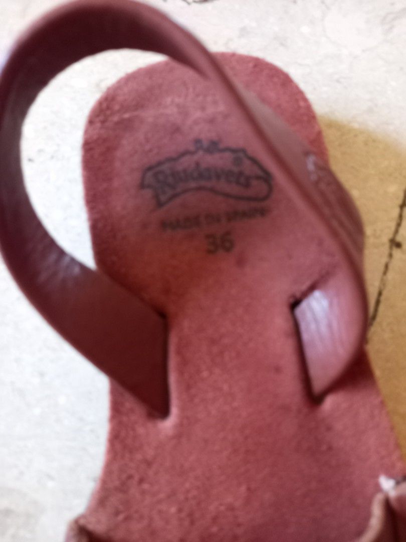 Riudavets sandals from spain (Category: Sandals) located in Bulacan. Submitted by barlgus (Listing ID 1318633416, Image 2). Description: like new riudavets sandals. a bit small on me..