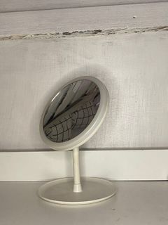 Vanity mirror