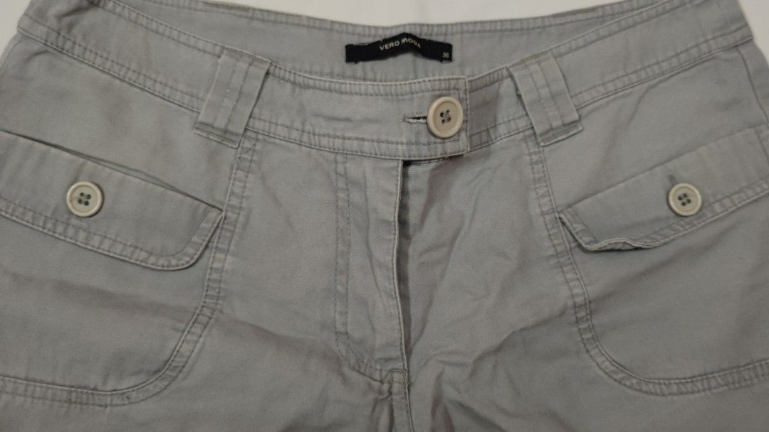 Vero Moda Grey Khaki Shorts (Category: Shorts) located in Antipolo. Submitted by kkpunzln (Listing ID 1318721830, Image 2). Description: Low Waist: 36 Brand: Vero Moda.