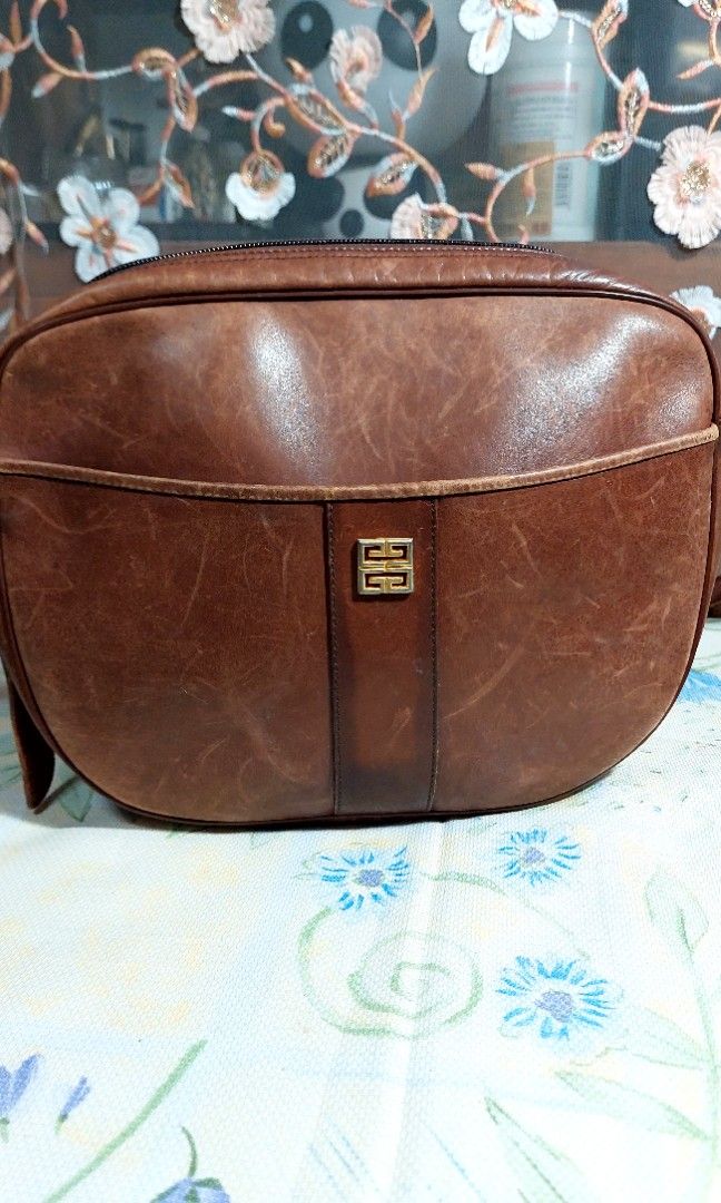 Vintage Givenchy project bag (Category: Luxury Bags & Wallets) located in Santa Maria. Submitted by mikavillaflor4 (Listing ID 1318737138, Image 1). Description: ukay source project bag issue details posted.