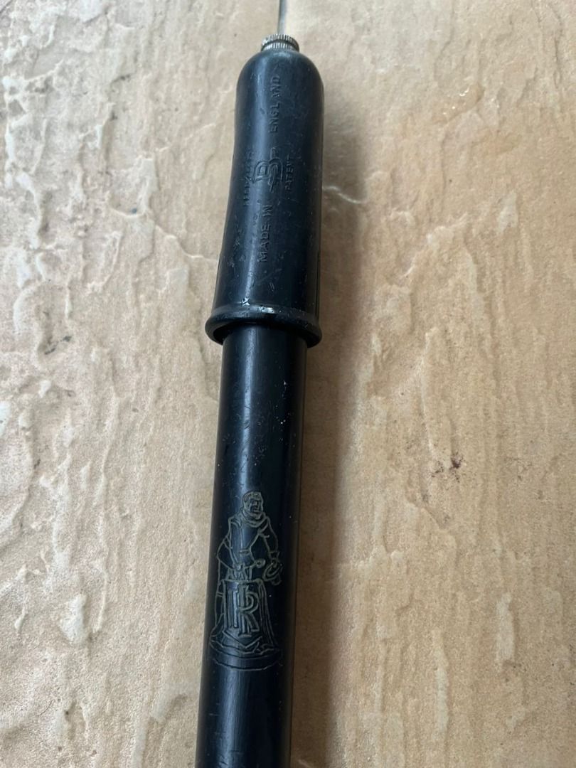 VINTAGE RALEIGH INDUSTRIES BICYCLE FRAME PUMP BY BLUMEL S ENGLAND
