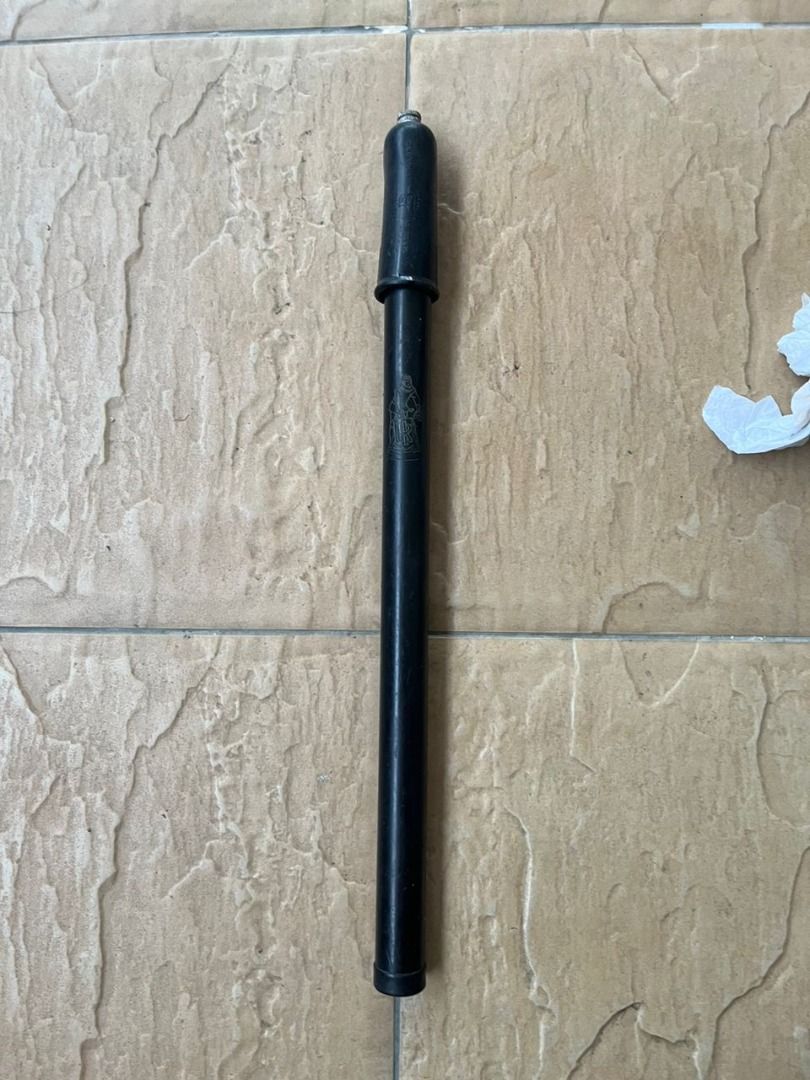 VINTAGE RALEIGH INDUSTRIES BICYCLE FRAME PUMP BY BLUMEL S ENGLAND
