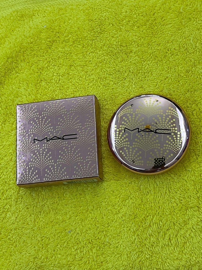 WRAPPED IN GOLD EXTRA DIMENSION SKINFINISH MAC (Category: Makeup) located in Manila. Submitted by luxeclassyshop (Listing ID 1318702334, Image 2). Description: WRAPPED IN GOLD EXTRA DIMENSION SKINFINISH MAC SHADE WRAPPED IN GOLD SHADE 10g Authentic .
