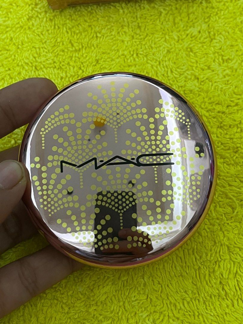 WRAPPED IN GOLD EXTRA DIMENSION SKINFINISH MAC (Category: Makeup) located in Manila. Submitted by luxeclassyshop (Listing ID 1318702334, Image 3). Description: WRAPPED IN GOLD EXTRA DIMENSION SKINFINISH MAC SHADE WRAPPED IN GOLD SHADE 10g Authentic .