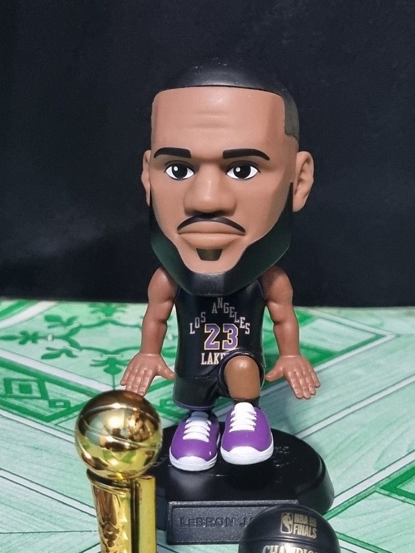 Zuru - NBA Ballers Super Rare Lebron James, Hobbies & Toys, Toys