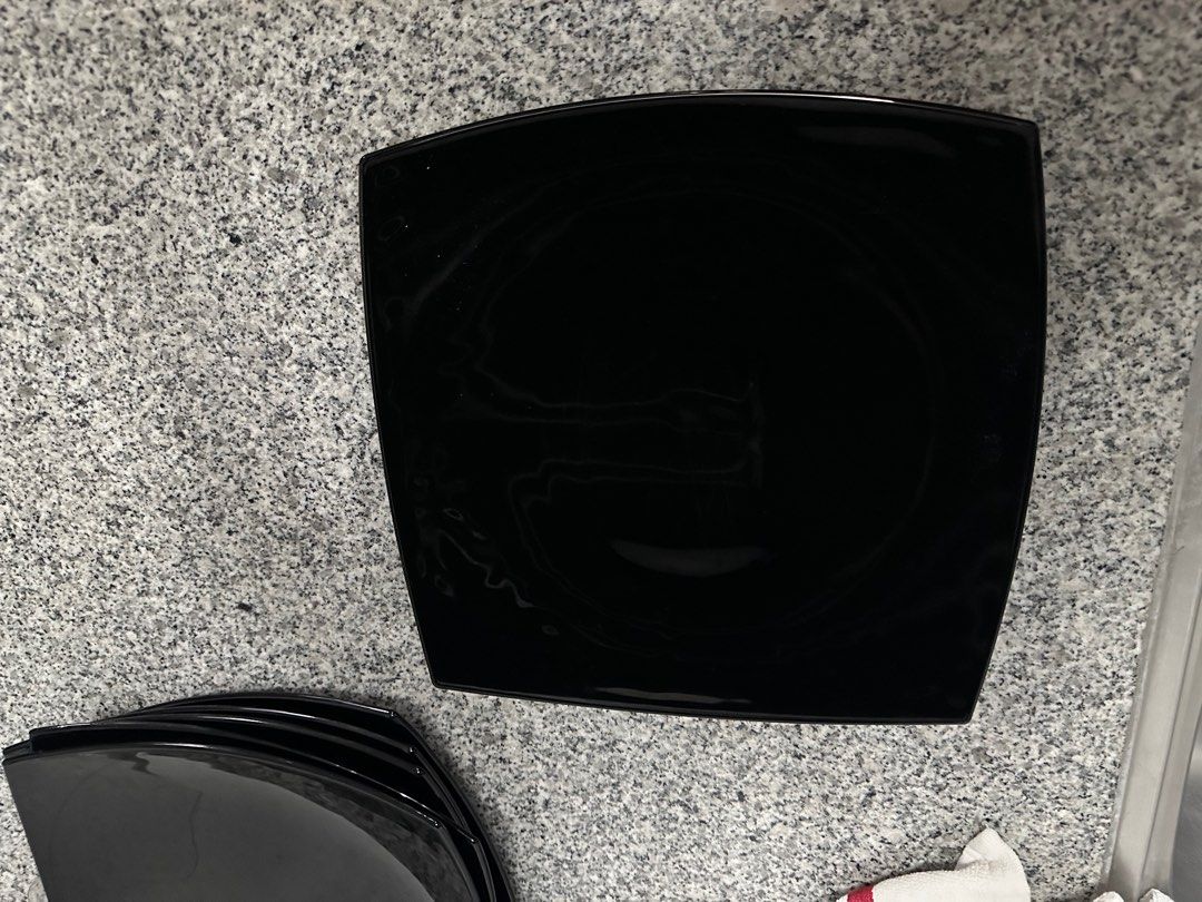 6pcs / Set Black Dinner Plate 26.5cm or 10.5" (Category: Dinnerware & Cutlery) located in Lipa City. Submitted by mariegaring (Listing ID 1318891342, Image 2). Description: 6pcs / Set Black Dinner Plate 26.5cm or 10.5".