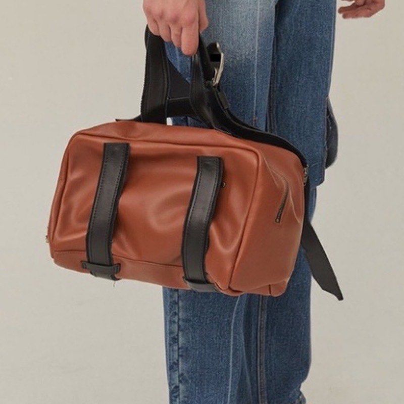 現貨二手adererror 正品斜背包Torn label messenger bag , 她的
