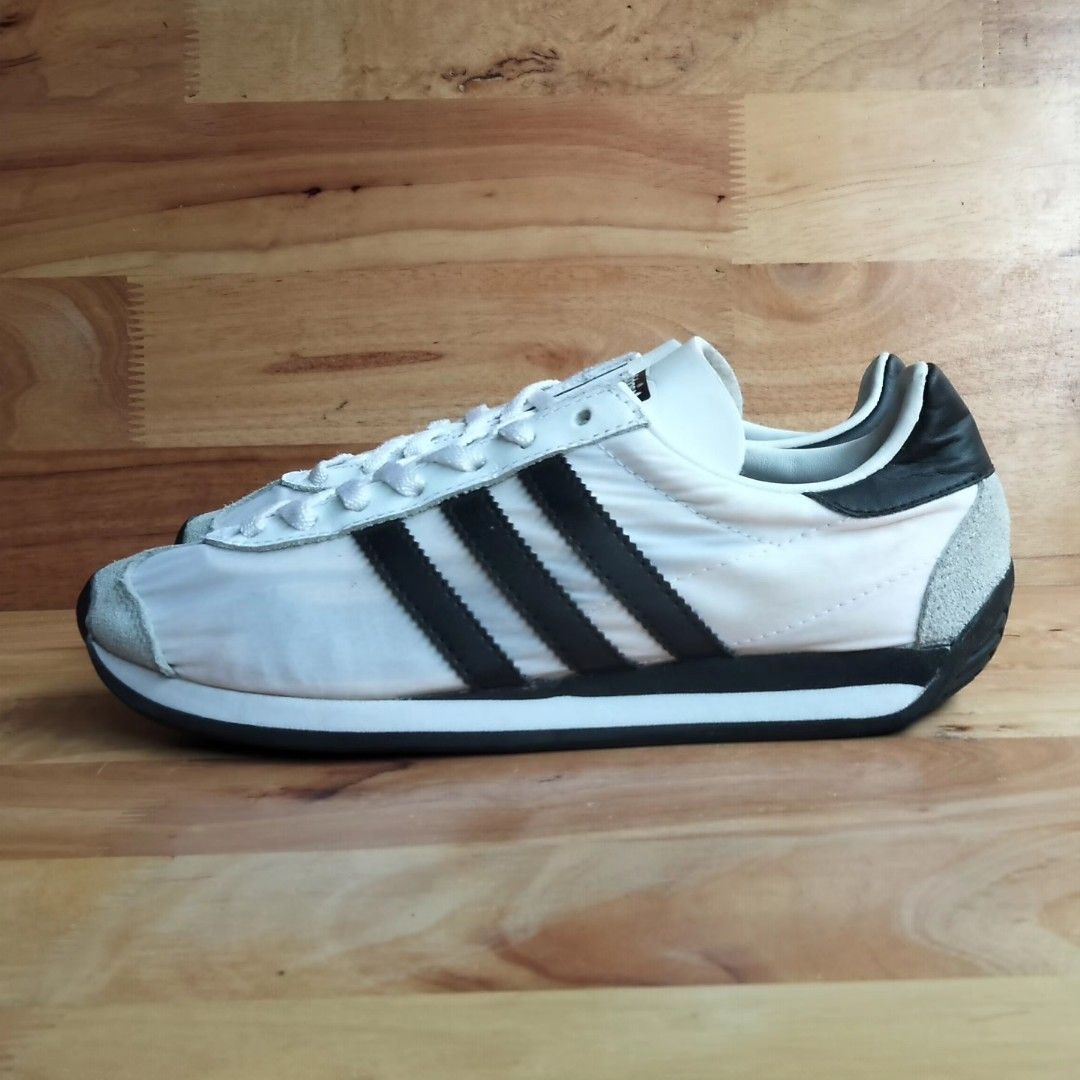 Adidas Country OG white Fesyen Wanita Sepatu di Carousell