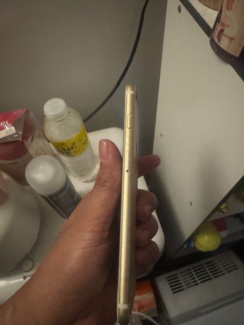 apple and oppo (Category: iPhone 6 Series) located in Cavite. Submitted by amaxxingfinds (Listing ID 1318833155, Image 3). Description: apple 6 iphone oppo still working battery lang problema .