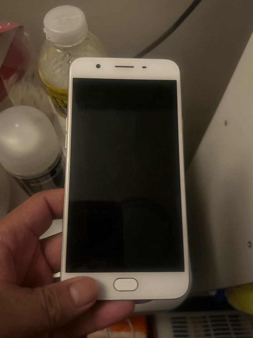 apple and oppo (Category: iPhone 6 Series) located in Cavite. Submitted by amaxxingfinds (Listing ID 1318833155, Image 2). Description: apple 6 iphone oppo still working battery lang problema .