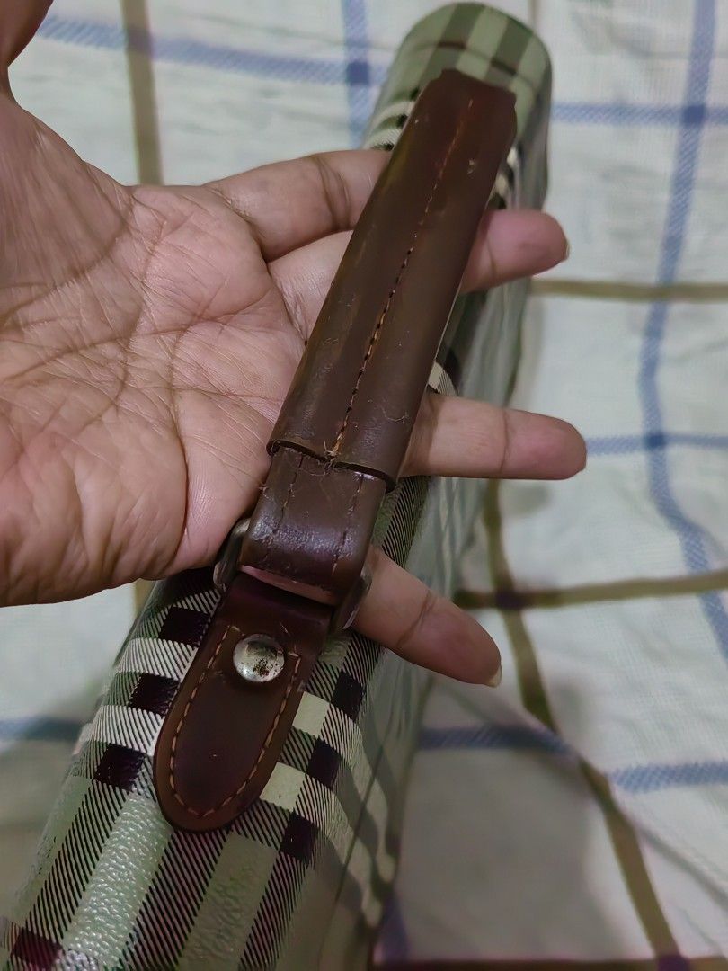 Authentic Burberrys Document bag (Category: Luxury Bags & Wallets) located in Tanza. Submitted by prelovedbymomzie (Listing ID 1318859535, Image 3). Description: .in good condition .with normal signs of usage .nylon lining with embossed burberry logo .can fit A4 size bond paper .ykk zip .rare color .SALE!!!.