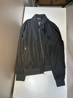 (Category: ) located in . Submitted by luxcloset.shop (Listing ID 1318821221, Image 1). Description: .