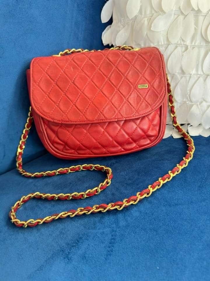 BALLY QUILTED FLAP SMALL CHAIN TWO WAY BAG (Category: Luxury Bags & Wallets) located in Clarin. Submitted by myclosetph143 (Listing ID 1318888278, Image 3). Description: BALLY QUILTED FLAP SMALL CHAIN TWO WAY BAG 6990 lp plus sf Guaranteed Authentic 💯 Genuine leather Small size Kasya cp.