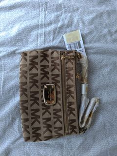 (Category: ) located in . Submitted by hellothrift888 (Listing ID 1318837099, Image 1). Description: .