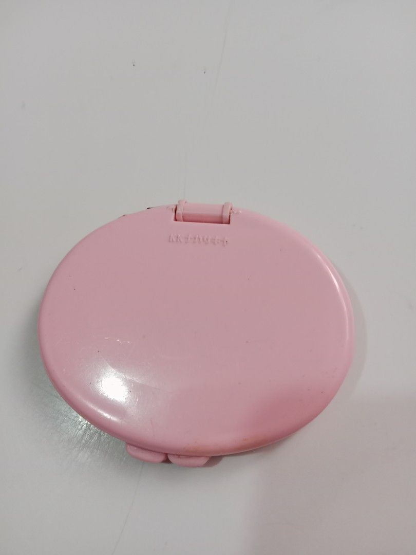 Collectible compact mirror / comb (yokko) (Category: Mirrors) located in Tabaco. Submitted by fritznicoleshoppe (Listing ID 1318816956, Image 3). Description: Collectible compact mirror / with comb. Yokko.