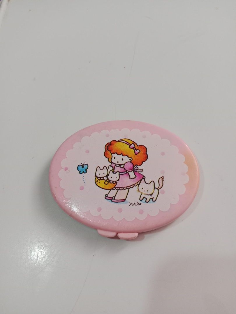 Collectible compact mirror / comb (yokko) (Category: Mirrors) located in Tabaco. Submitted by fritznicoleshoppe (Listing ID 1318816956, Image 2). Description: Collectible compact mirror / with comb. Yokko.