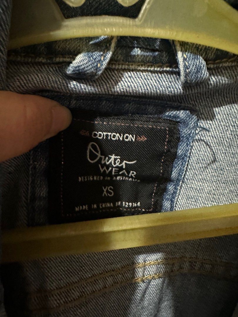 Denim Jacket Cotton On (Category: Coats, Jackets and Outerwear) located in Manila. Submitted by macsony (Listing ID 1318940933, Image 2). Description: Can fit up to Medium sized XS-M.