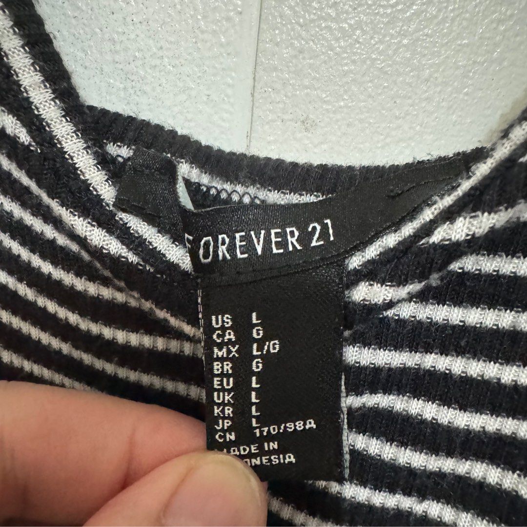 F21 Bodycon Maxi Dress (Category: Dresses) located in Pasig City. Submitted by speciallyselected (Listing ID 1318839445, Image 3). Description: Width: 18” Length: 43”.