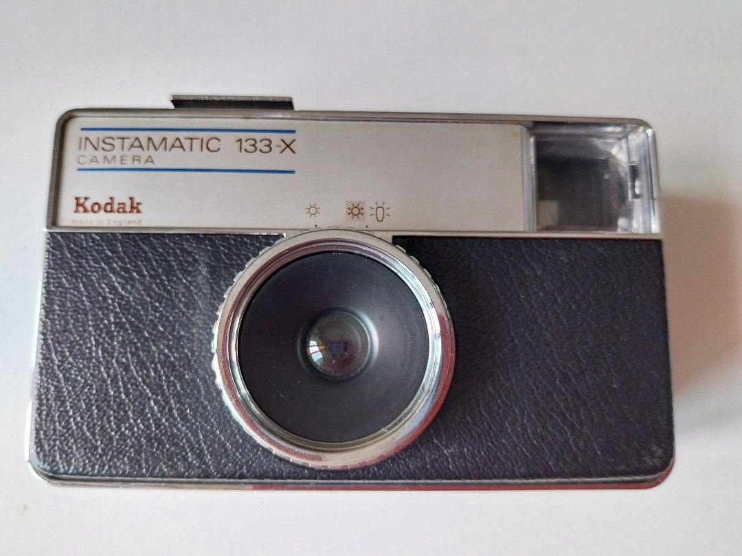 Appareil photo vintage Kodak Instamatic 133 entièrement