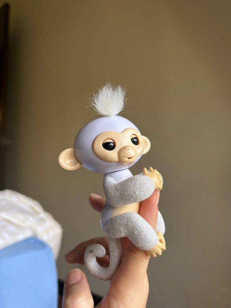 Fingerlings (Category: Figurines & Statues) located in Caloocan City. Submitted by tidytitan (Listing ID 1318840474, Image 1). Description: .