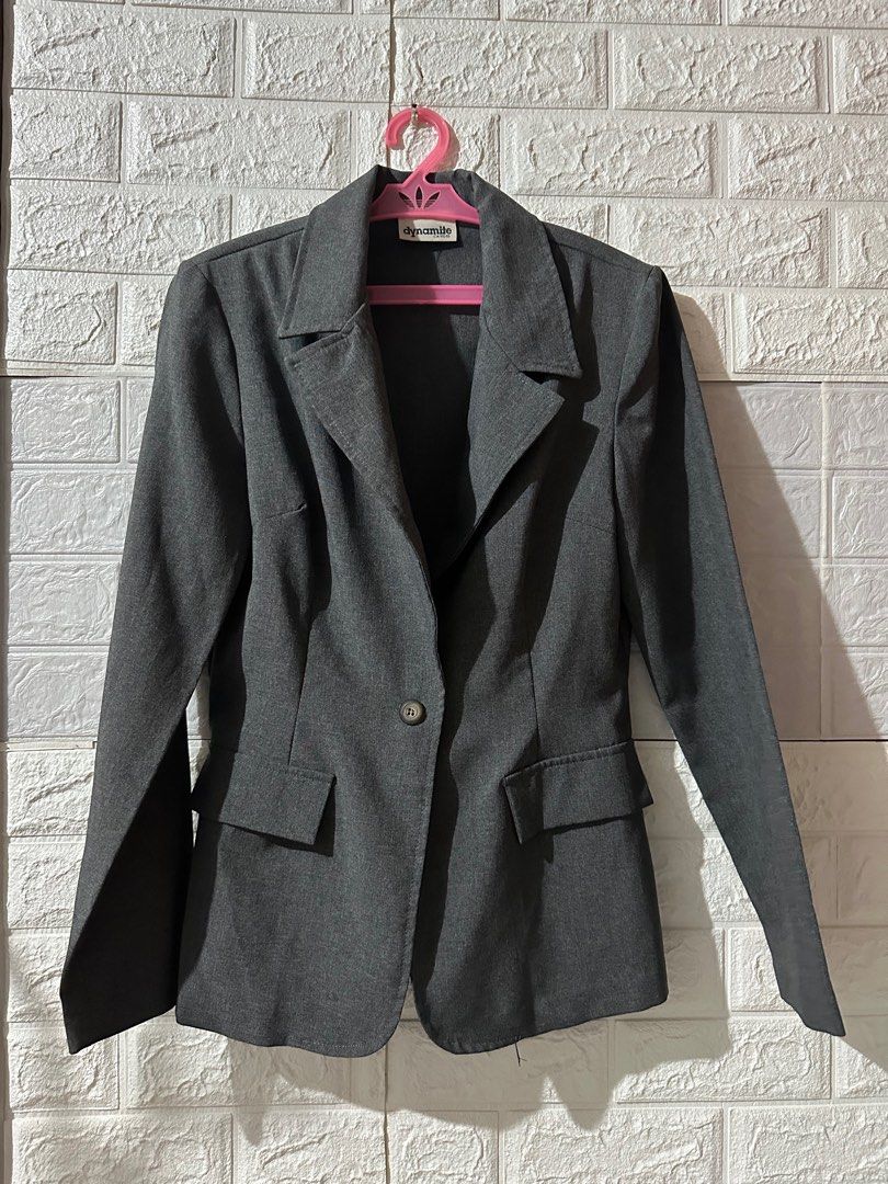 Gray Blazer (Category: Coats, Jackets and Outerwear) located in Manila. Submitted by macsony (Listing ID 1318943530, Image 2). Description: Pre loved 🥰. Sleeve up to wrist. Height up to waist. Large size.