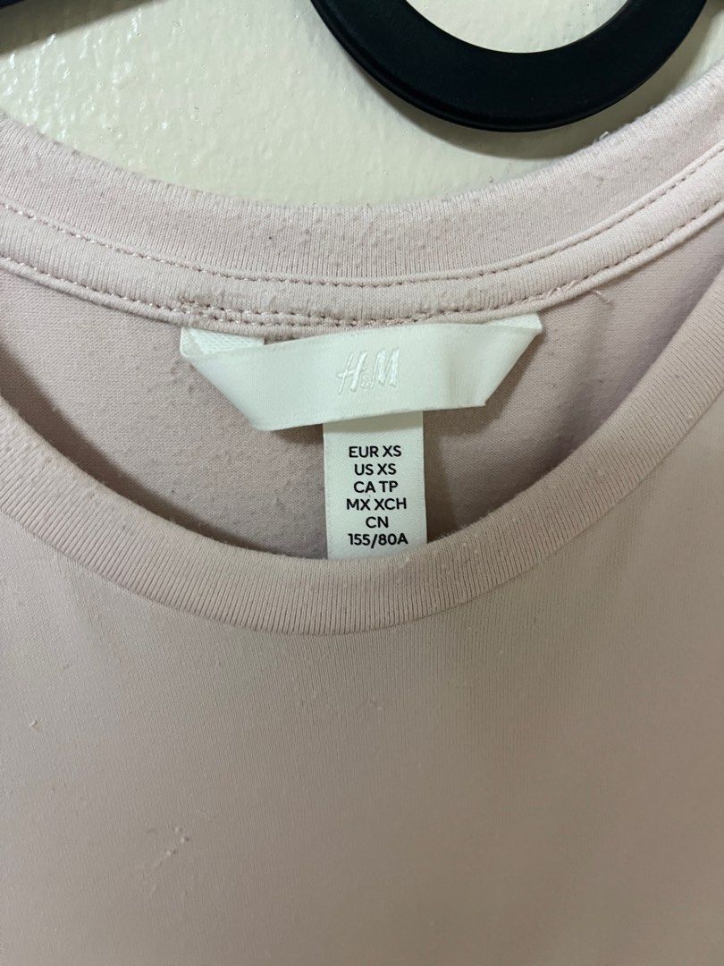 H&M baby pink fitted top (Category: Shirts) located in Calamba. Submitted by __elizeg (Listing ID 1318931716, Image 2). Description: Has some lint things idk 😭.