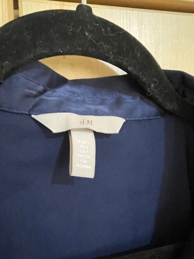 H&M Formal Blouse (Category: Longsleeves) located in Cebu City. Submitted by userper (Listing ID 1318896041, Image 3). Description: H&M Formal Blouse (Polyester Material) Navy Blue Size in photo Barely used, very good condition.