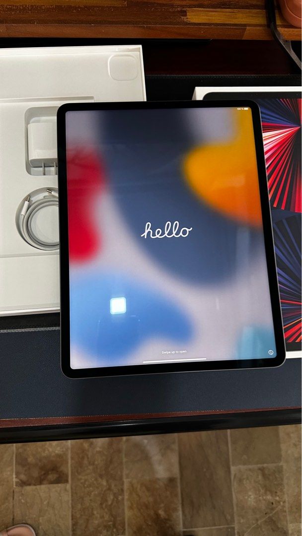 iPad Pro M1 512GB 12.9in Space Gray Complete Bundle (Category: iPad) located in Manila. Submitted by declutter.clinick (Listing ID 1318929337, Image 3). Description: Excellent Condition Lady owned 512GB 12.9in COMPLETE with: MAGIC KEYBOARD and Apple Pencil Gen 2 Complete inclusions Message to personally test — meetup around Paranaque and Alabang Area.