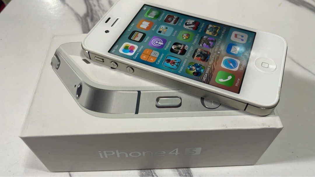 iPhone 4s For collection complete package (Category: Others) located in Manila. Submitted by yezdeal2017 (Listing ID 1318467369, Image 1). Description: Bring back the Nostalgic Era of iPhone (4s) Super Cute/At ang ganda smooth ng design Wifi Use as Digicam iPhone 4s 16gb Makinis complete package with box 😍😍😍 All working crips buttons malinaw both cam smooth overall makinis music no apple id no icloud Meet up: Marikina area/cubao.