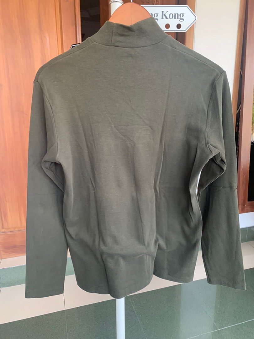 Kaos turtleneck uniqlo top