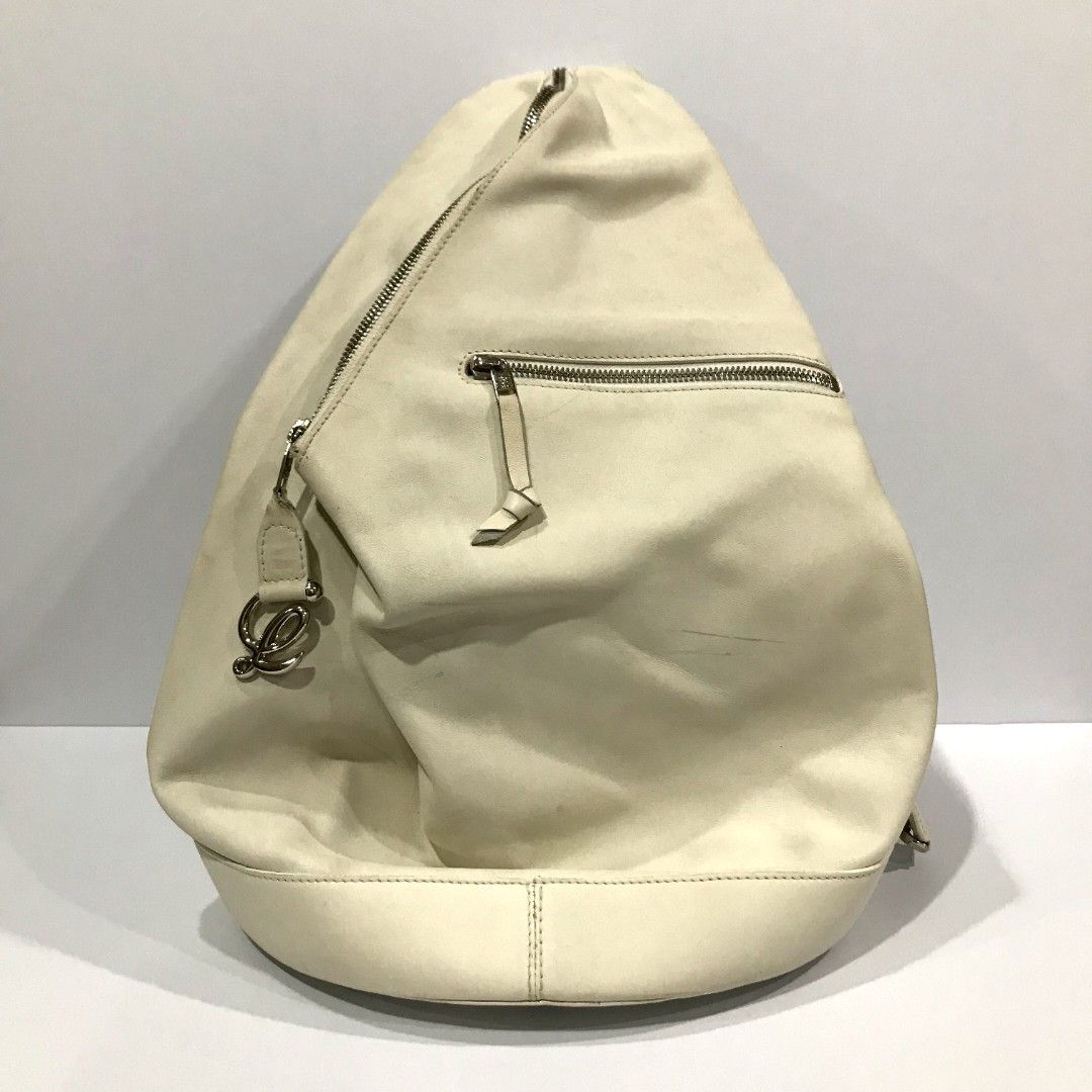 LOEWE Anton Bag (Category: Luxury Bags & Wallets) located in Quezon City. Submitted by pleasehelpmedeclutter (Listing ID 1318951975, Image 1). Description: • authentic • no inclusion • preloved (please manage your expectations) • open for meetup (faster and safer transaction).