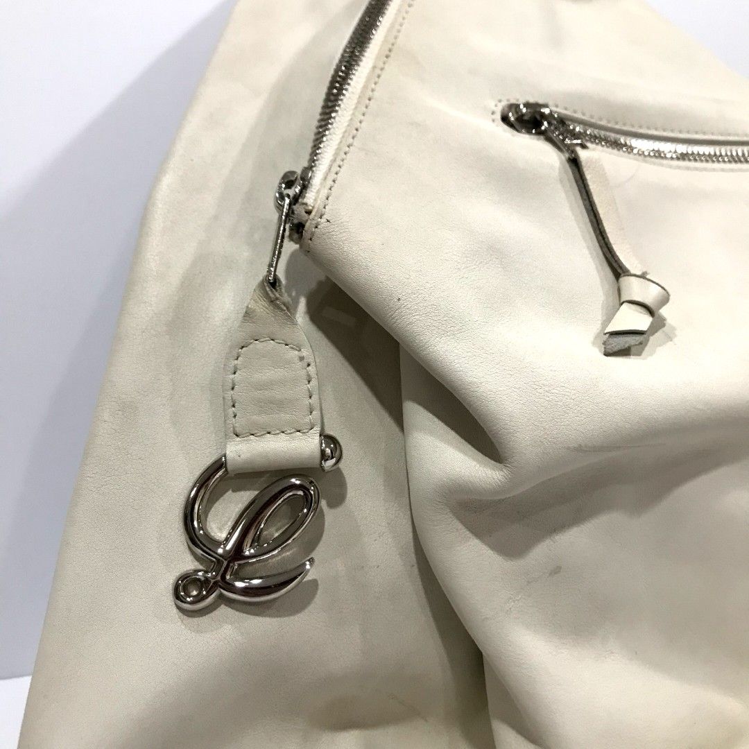 LOEWE Anton Bag (Category: Luxury Bags & Wallets) located in Quezon City. Submitted by pleasehelpmedeclutter (Listing ID 1318951975, Image 2). Description: • authentic • no inclusion • preloved (please manage your expectations) • open for meetup (faster and safer transaction).