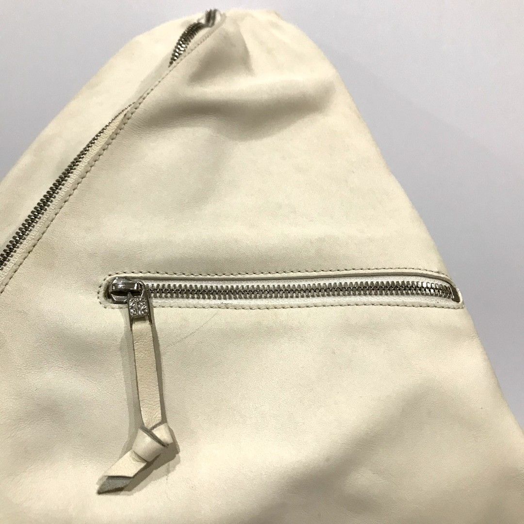 LOEWE Anton Bag (Category: Luxury Bags & Wallets) located in Quezon City. Submitted by pleasehelpmedeclutter (Listing ID 1318951975, Image 3). Description: • authentic • no inclusion • preloved (please manage your expectations) • open for meetup (faster and safer transaction).