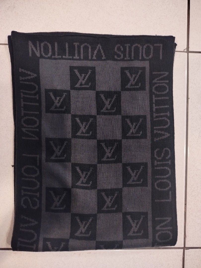 Louis Vuitton Scarf (Category: Luxury Accessories) located in Bacolod City. Submitted by Mike23MattPreloved (Listing ID 1318887035, Image 1). Description: no flaws.