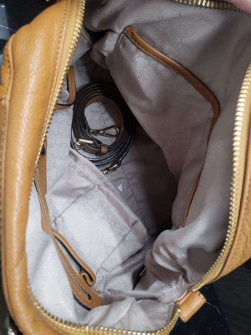 Michael Kors Bedford (Category: Luxury Bags & Wallets) located in San Juan City. Submitted by bianca_0 (Listing ID 1318879840, Image 3). Description: guaranteed authentic, bought in sg with dust bag and extra strap.