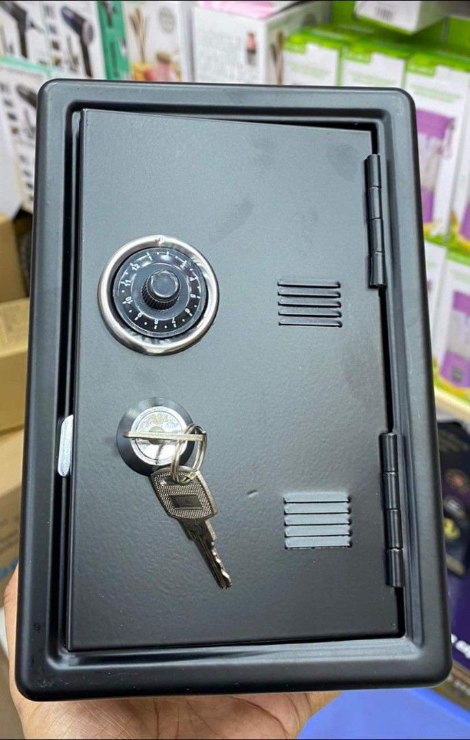 Mini money vault (Category: Safe) located in Manila. Submitted by yzlshop (Listing ID 1318900538, Image 3). Description: Brand new We offer COD , same day delivery within metro manila via Lalamove/Grab pm for more info. thank you!.