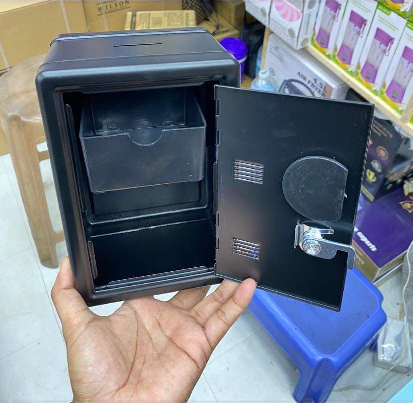 Mini money vault (Category: Safe) located in Manila. Submitted by yzlshop (Listing ID 1318900538, Image 1). Description: Brand new We offer COD , same day delivery within metro manila via Lalamove/Grab pm for more info. thank you!.