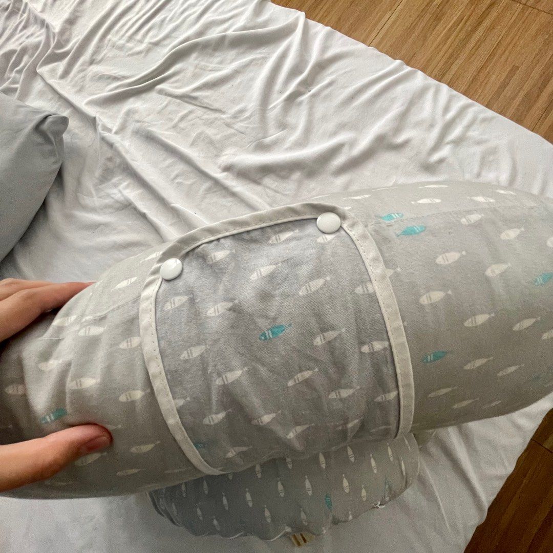 Nursing pillow (Category: Breastfeeding & Bottle Feeding) located in Quezon City. Submitted by jaja.20 (Listing ID 1318902812, Image 3). Description: Baby head support pillow included (hindi lang nasama sa pic) Used for like 3 mos only -cotton -washable zipper case -belt support -can adjust easily with 2 elevation levels Pickup at t.sora/nova qc.
