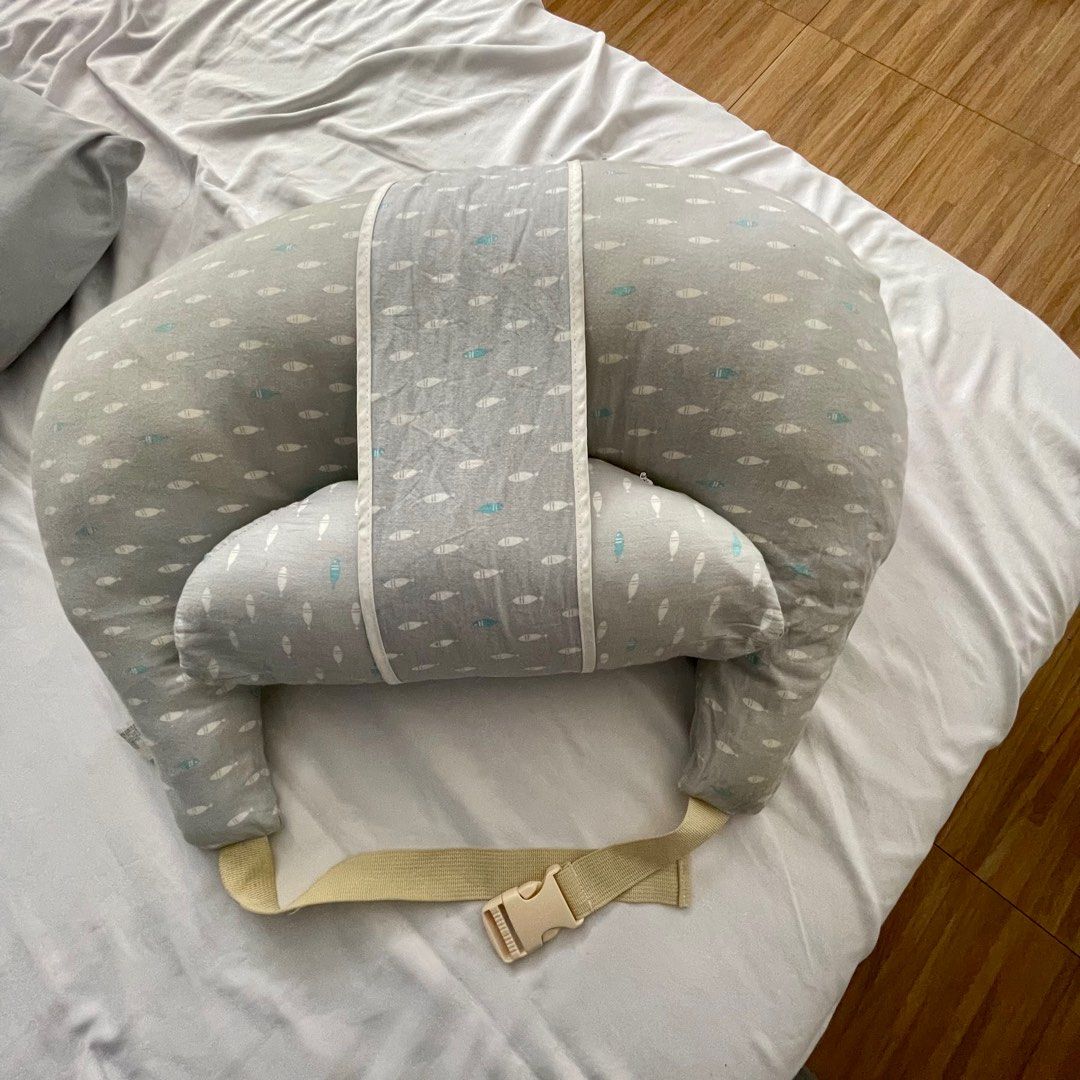 Nursing pillow (Category: Breastfeeding & Bottle Feeding) located in Quezon City. Submitted by jaja.20 (Listing ID 1318902812, Image 1). Description: Baby head support pillow included (hindi lang nasama sa pic) Used for like 3 mos only -cotton -washable zipper case -belt support -can adjust easily with 2 elevation levels Pickup at t.sora/nova qc.
