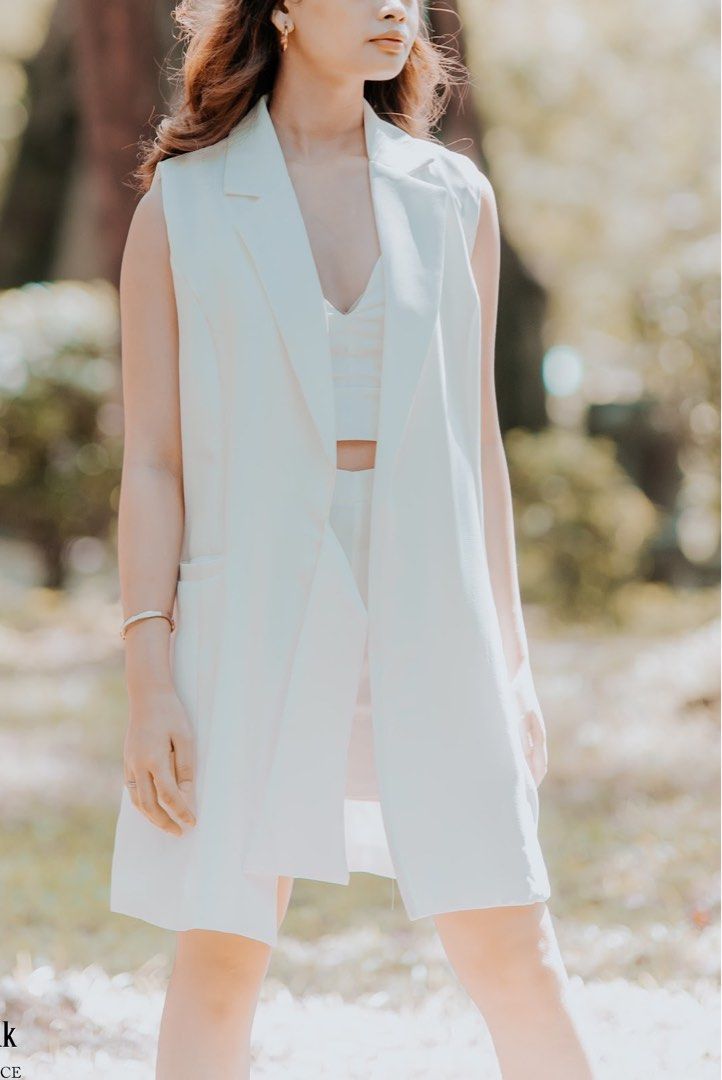 White blazer no sleeves new arrivals
