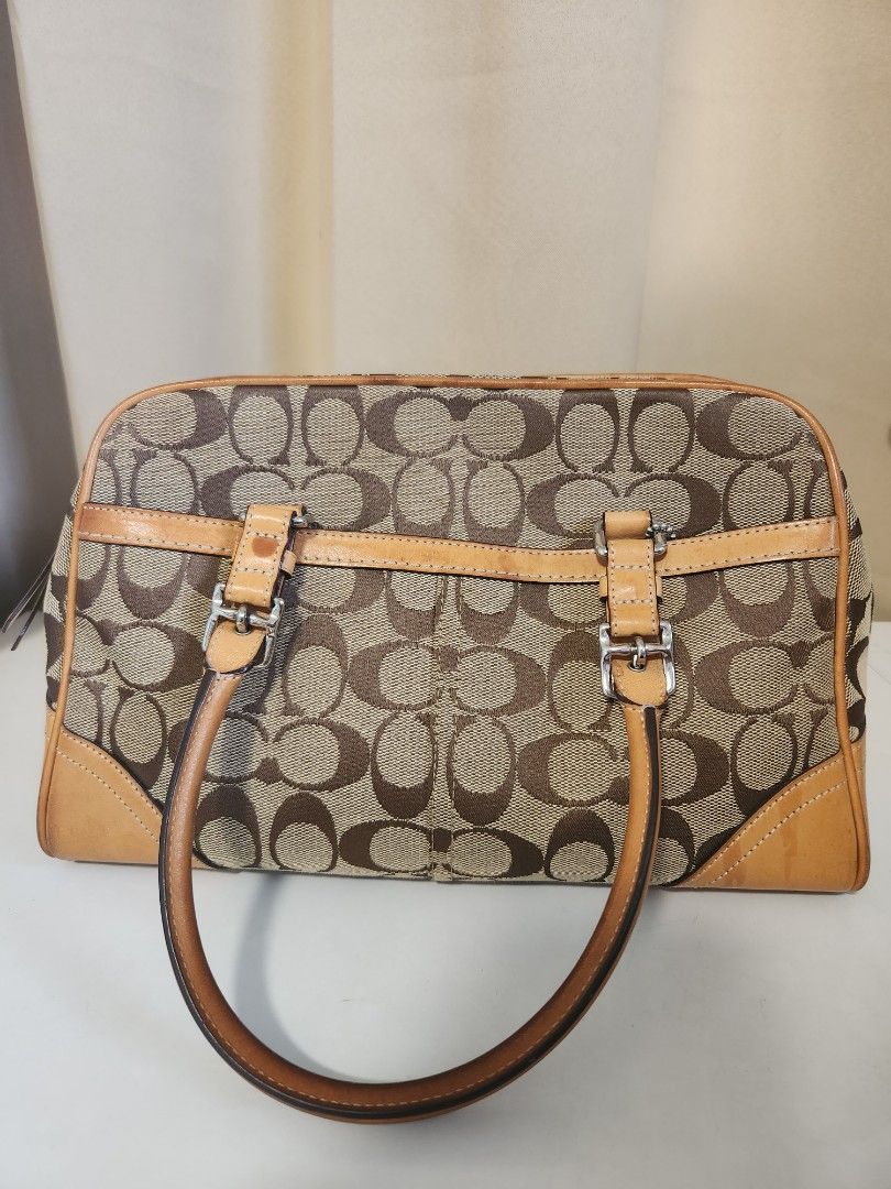 Preloved Original Coach Doctor's Bag (Category: Luxury Bags & Wallets) located in Quezon City. Submitted by bea_beee (Listing ID 1318968237, Image 1). Description: Personal Preloved Original Coach Doctor's Bag 🌟 With signs of use but still in very good condition (8.5/10).